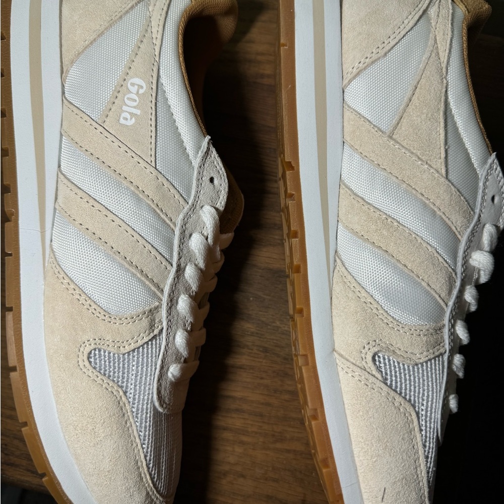 Gola Classic White and tan Sneakers - Picture 8 of 12